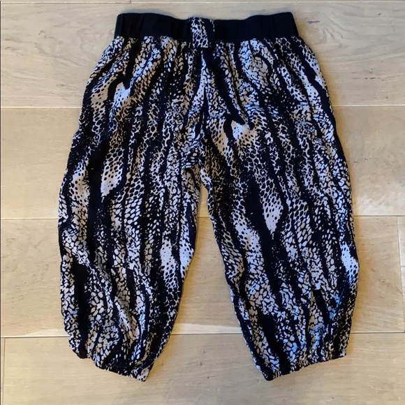 Bar III Black & White Capris Shorts Medium Pockets - Picture 6 of 8